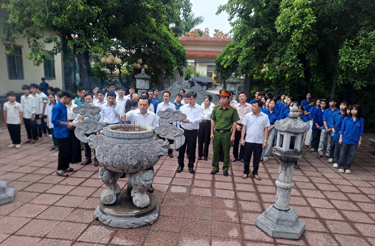 Anh-tin-bai